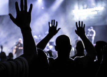 교회에 백기 든 보건국, 실내예배 허용