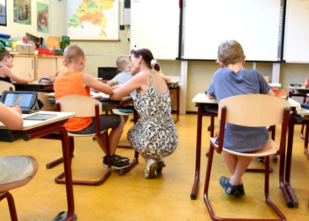 “증상 없는 미성년자가 확산 주범?”