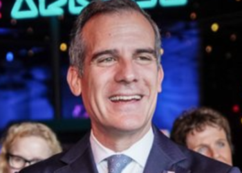 가세티 시장, 경찰 삭감예산 전용안 거부권 행사