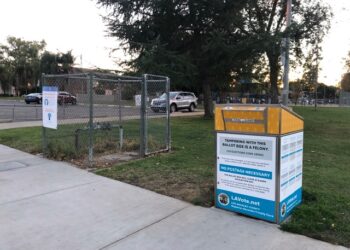 아직도 투표 중? 방치된 투표용지 수거함들