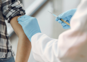 “백신 맞는다” 미국인 60%, 아시아계 83%, 흑인 42%….”절대 안맞아” 18%