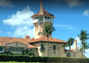 “멜라니아 여사, 플로리다서 아들 배론 학교 물색 중”