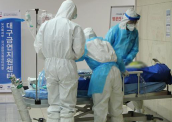 병상 못찾는 한국 확진자들, 남은 ICU 서울에 단 3개