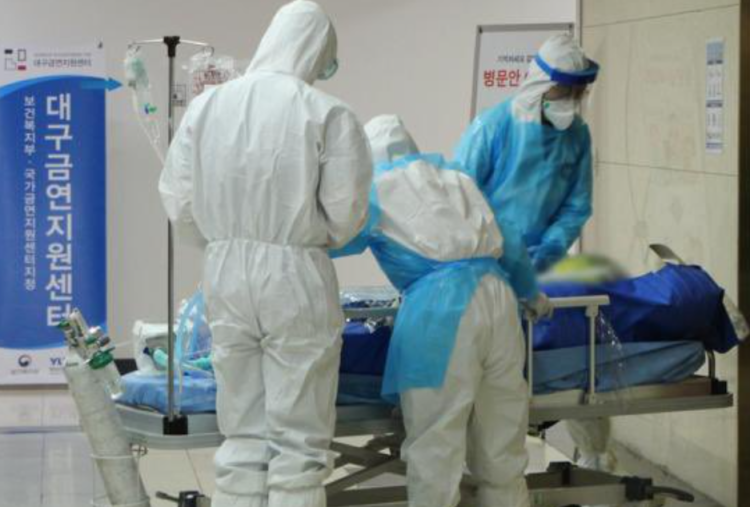 병상 못찾는 한국 확진자들, 남은 ICU 서울에 단 3개