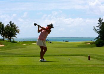 골프라운딩, 가족증명 제출해야 예약…”골프 가족끼리만 쳐라”