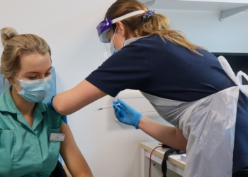 “백신 맞아도 될까요? 정말 믿을 만한가요?”…한인들도 불안