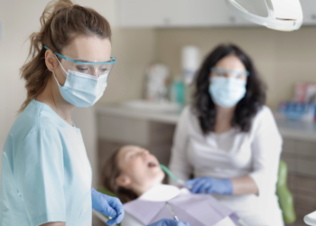 “치과의사 백신 주사 허용”..뉴섬 주지사 긴급 조치