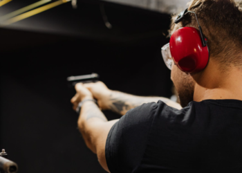 ‘그 날’이후 LA 총기 판매 급증..총기업체 주가 폭등