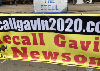 위기의 뉴섬..리콜 청원 100만명 서명했다.