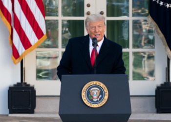 미국인 절반 이상 “트럼프, 즉시 사임해야”