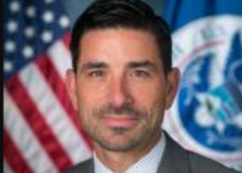 ‘충성파’, 울프 국토안보부 장관 대행 사임