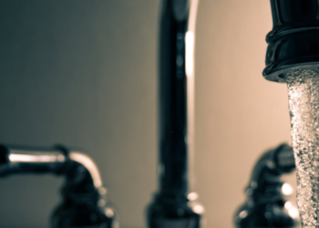 공동 사용 화장실 수도꼭지 통해 집단감염