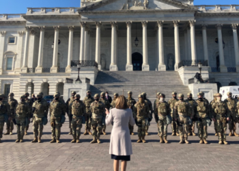 방위군 병사 2명 취임식 경비 제외..테러 위협 있었나