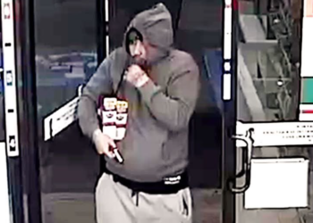 ‘세븐 일레븐만 골라 턴다’ 경찰, 무장강도 공개 수배