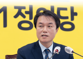 정의당 김종철 대표, 국회의원 성추행…진보2세대 붕괴 위기