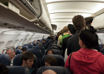 바이든 행정부, 국내 여행 엄격 제한 검토