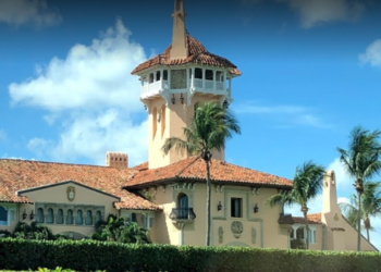 팜비치 주민들, 트럼프 쫓아낸다…’1993년 합의 지켜라’