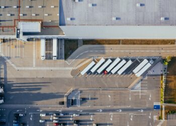 “시신 보관할 곳이 없다”..냉동 컨테이너 대거 동원