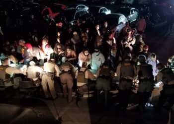 무책임한 슈퍼전파자들 또 비밀파티..경찰, 137명 체포