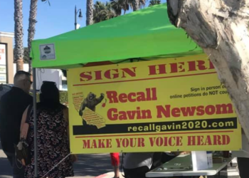 극우 단체와 손잡은 뉴섬 주지사 리콜 캠페인