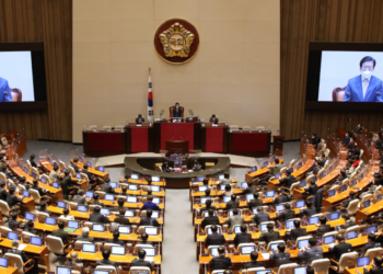 국회, 법관 탄핵안 가결..헌정사 초유 사태