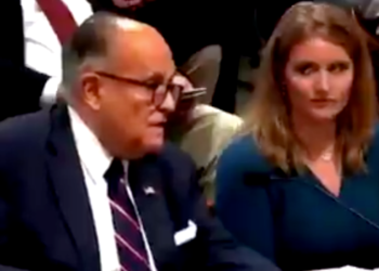 “줄리아니 어쩌나” 투표기 업체들의 반격, 40억달러 소송