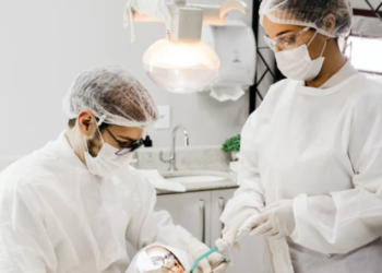 미국 최고 유망 직업 5위 의사, 9위 치과의사..1위는?