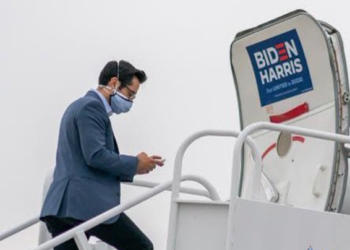 폭로기사 막으려 기자 위협, 백악관 부대변인 사임