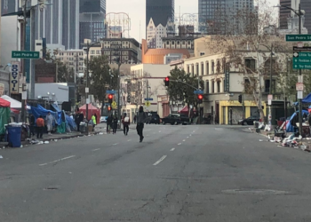 홈리스와 ‘스피커 전쟁’ 윌셔가 업주 논란