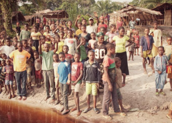 콩고강의 비극..바지선 전복 60명 사망, 수백명 실종