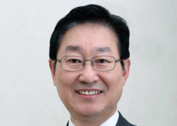 박범계, 장관 되자 좌충우돌….청와대,  전전긍긍 