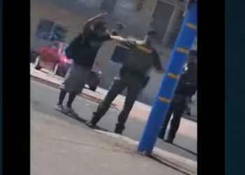 경찰, ‘무단 횡단’ 이유 비무장 남성 총격 사살(현장 동영상)