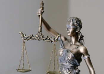 부인 불륜상대로 착각 2명 총격 살해