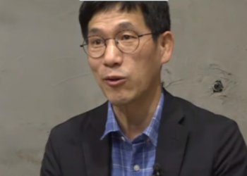 진중권 “”DJ·노무현 때와 다른 민주당..문, 친문 통제 못해”