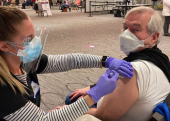 4차 대확산 위험 상황 “2차 연기, 1차접종 대폭 확대해야”