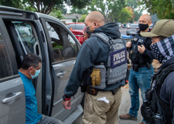 “불체자 접종 받아야”..이민 단속 중단