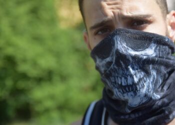 “반다나가 무슨 소용”…마스크 논란 여전히 ‘진행형’