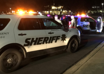 “괴한 총격 받았다” 보고한 셰리프 경관, 체포 