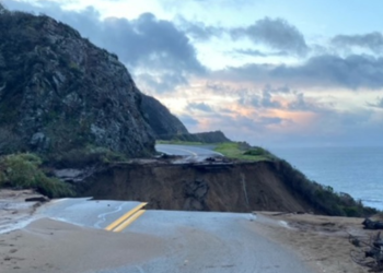 “수백마일 돌아도 좋아” 하이웨이 붕괴, 반기는 주민들