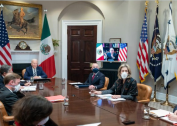 “이웃은 맞지만 백신은 못 줘”  바이든, 지원요청 거부