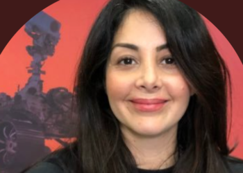 화성착륙 생중계 스타, 300달러 들고 국경 넘었던 소녀