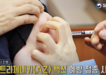 한국 AZ 백신 접종 2명 사망..부작용 여부 확인 안돼