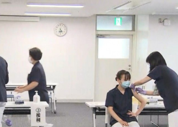 화이자 백신 접종 일본 여성 사망..기저질환 없는 60대