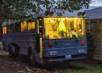 5천달러 스쿨버스로 만든 아늑한 ‘홈 스위트 홈’