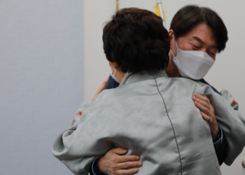 안철수 만난 이용수 할머니, “위안부, ICJ 회부해야”