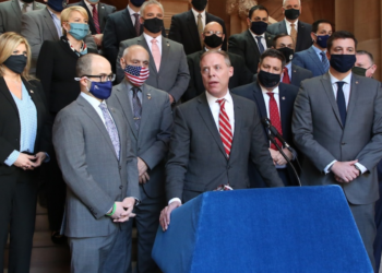 ‘사면초가’ 쿠오모 탄핵 가시화..민주당도 사퇴 요구