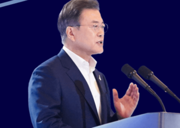 윤석열, 1위..문대통령 긍정평가  40%선 재붕괴 