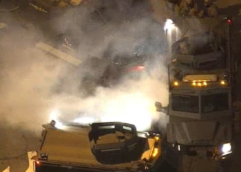 다이아몬드바 대치극 여성, 최루탄에 투항