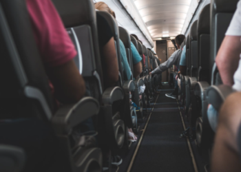 덴버행 항공기내 좌석 소변 “기억 안난다”…25만달러 벌금