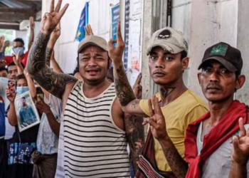 미얀마 내전 비화 조짐..시민들 무장반군과 연대